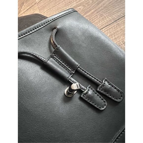 Susu turn lock closure leather backpack - Picture 5 of 9